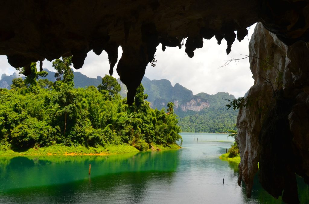 grotten in Khao Sok