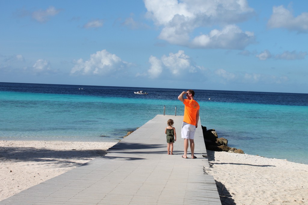 Curacao verre reis met peuter