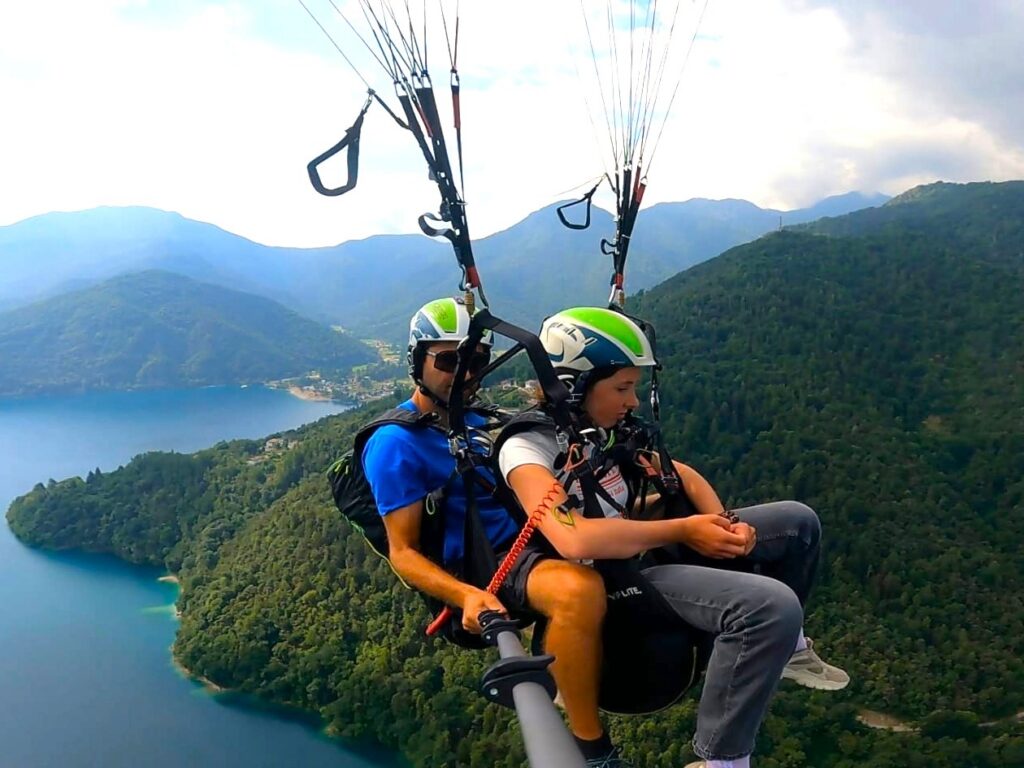 Ledro met kind paragliden